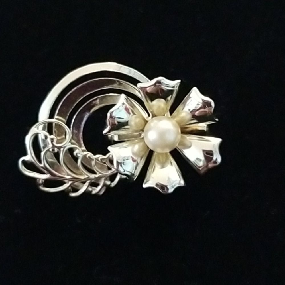 Faux pearl pin